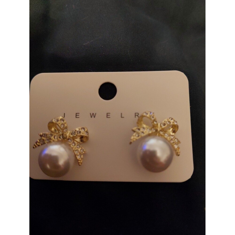 NWT Faux Pearl Earrings With Rhinestone Bow And Rubber Closure